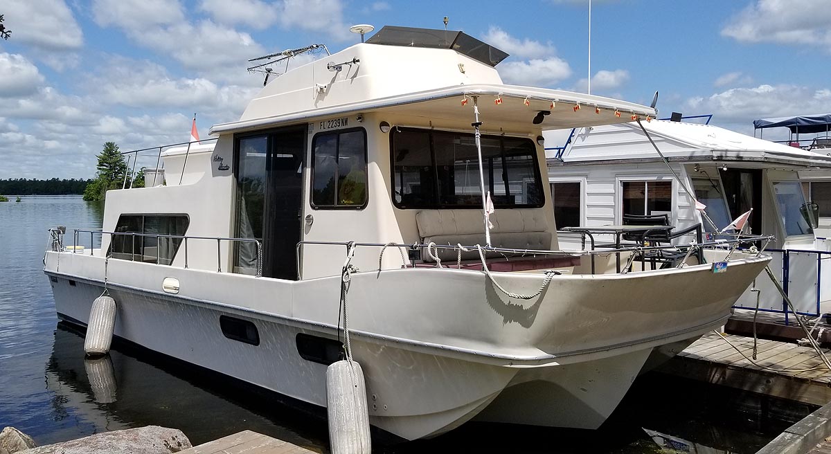 1988 Holiday Mansion 38 foot Barracuda FOR SALE IN THE LAKEFIELD AREA NORTHEAST OF TORONTO, ONTARIO, CANADA .
