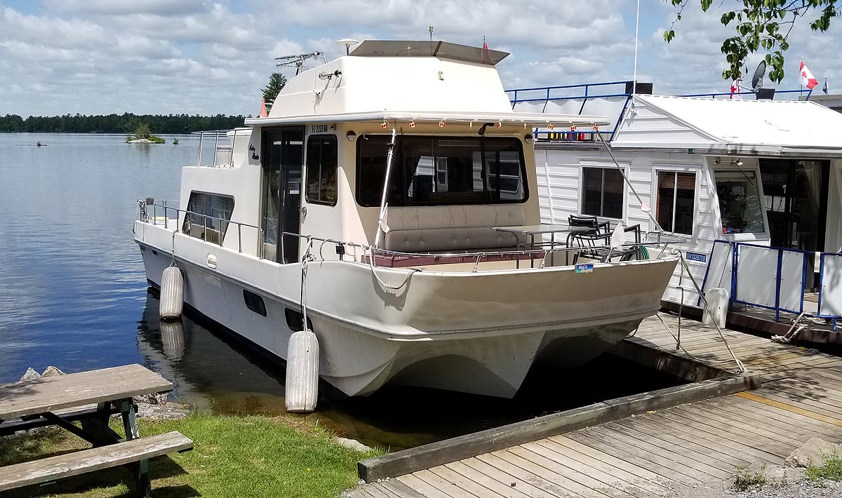 1988 Holiday Mansion 38 foot Barracuda FOR SALE IN THE LAKEFIELD AREA NORTHEAST OF TORONTO, ONTARIO, CANADA .