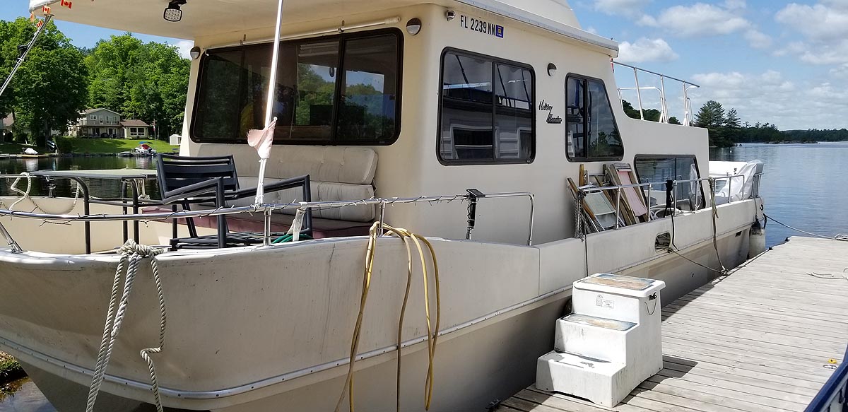 1988 Holiday Mansion 38 foot Barracuda FOR SALE IN THE LAKEFIELD AREA NORTHEAST OF TORONTO, ONTARIO, CANADA .
